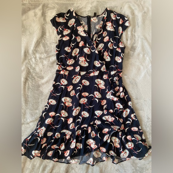 J. Crew Dresses & Skirts - J.Crew Floral “Wrap” Dress - Size 12
